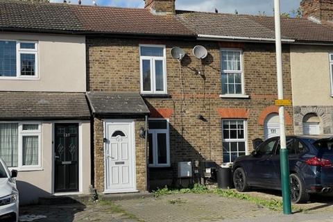 2 bedroom detached house to rent, Victoria Road, Romford