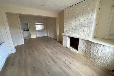 2 bedroom detached house to rent, Victoria Road, Romford