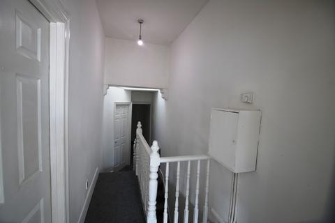 2 bedroom flat to rent, Chapter Road, Willesden, NW2