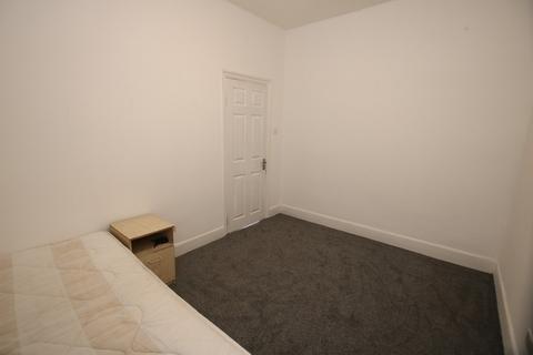2 bedroom flat to rent, Chapter Road, Willesden, NW2