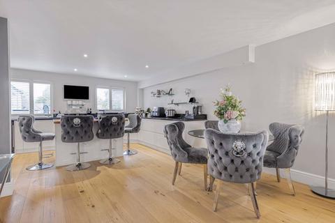 124 Sandringham Drive, Dartford, DA2 7WL