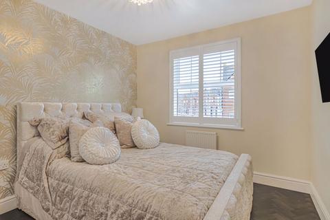 124 Sandringham Drive, Dartford, DA2 7WL