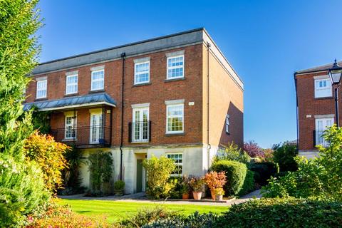 4 bedroom terraced house for sale, Tower Place, Warlingham