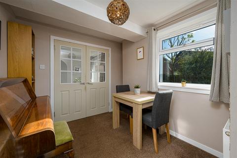 10 Quarryknowe Crescent, Inchture, Perth, PH14 9RH