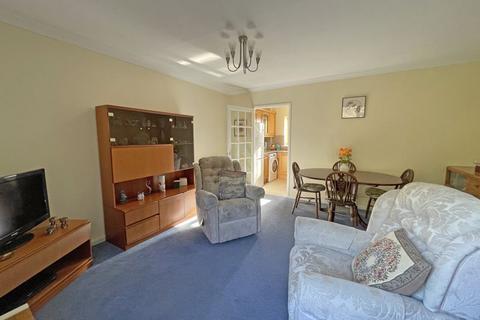 2 bedroom flat for sale, Priory Gardens, Wellington TA21