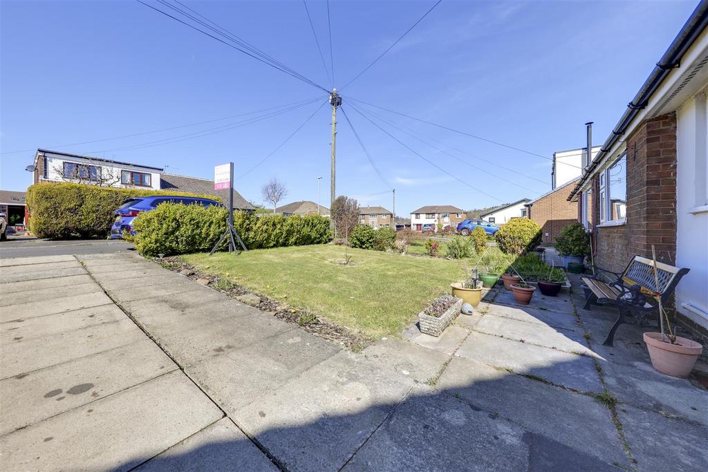 Front Garden / Driveway