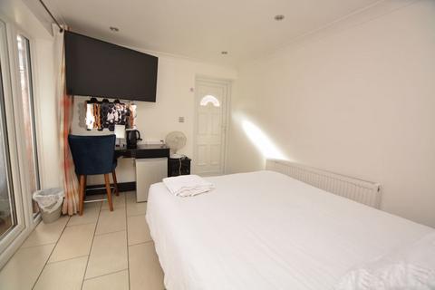 96 Greenside, Slough, SL2 1ST