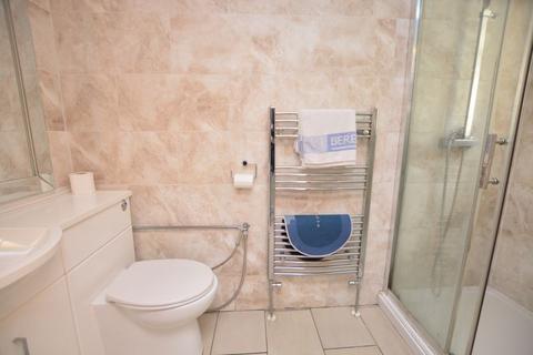 96 Greenside, Slough, SL2 1ST