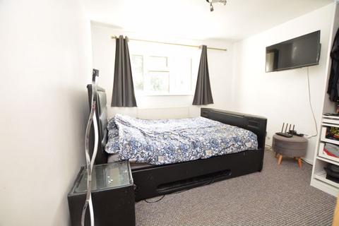 96 Greenside, Slough, SL2 1ST