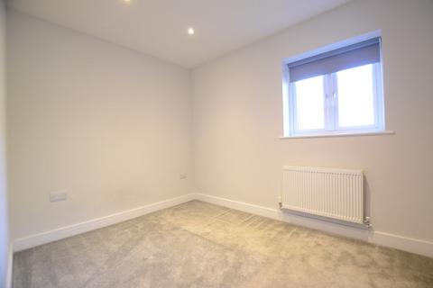 2 bedroom maisonette to rent, Tilford Road, Farnham