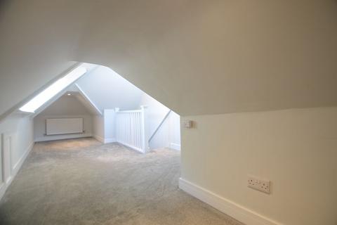 2 bedroom maisonette to rent, Tilford Road, Farnham