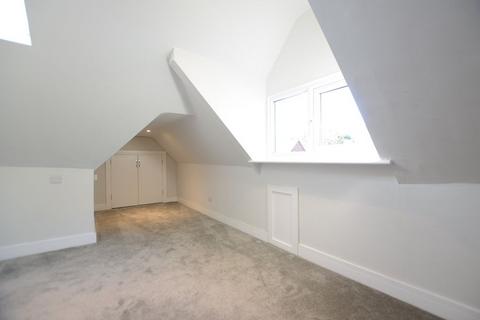 2 bedroom maisonette to rent, Tilford Road, Farnham