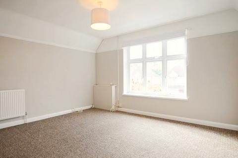 2 bedroom maisonette to rent, Frimley Road