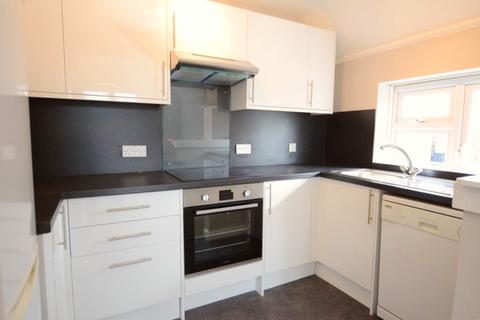 2 bedroom maisonette to rent, Frimley Road