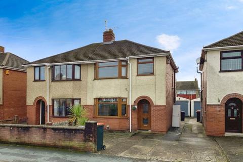 3 bedroom semi-detached house to rent, Nash Grove, Newport