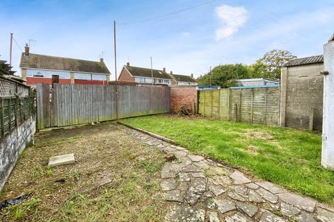 3 bedroom semi-detached house to rent, Nash Grove, Newport