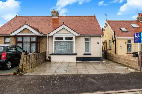 2 bedroom bungalow to rent, Walton Road