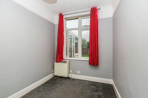 2 bedroom bungalow to rent, Walton Road