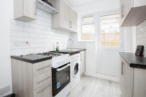 2 bedroom flat to rent, Morley Road