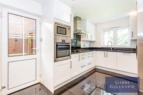 4 bedroom detached house to rent, Five Fields Close, Watford, Hertfordshire, WD19 5BZ