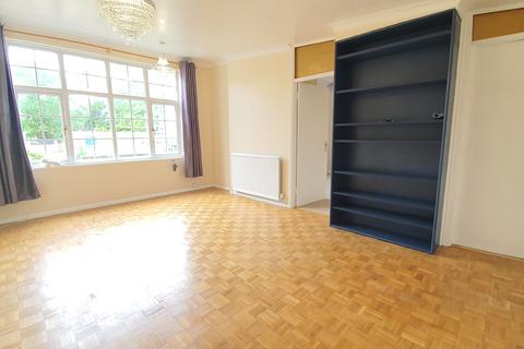 2 bedroom flat to rent, South Park Crescent, Gerrards Cross