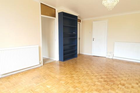 2 bedroom flat to rent, South Park Crescent, Gerrards Cross