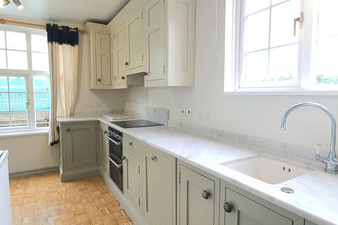 2 bedroom flat to rent, South Park Crescent, Gerrards Cross