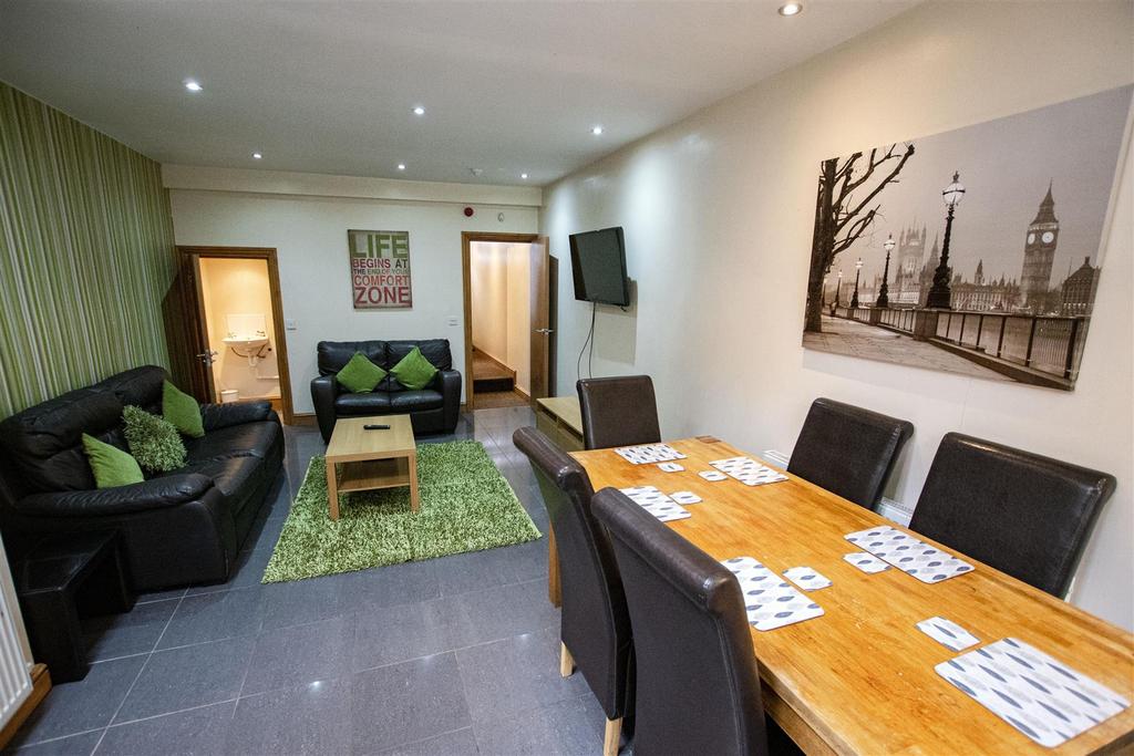 Open Plan Kitchen/ L