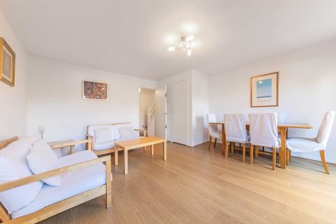 4 bedroom end of terrace house to rent, Fleming Way, London, SE28