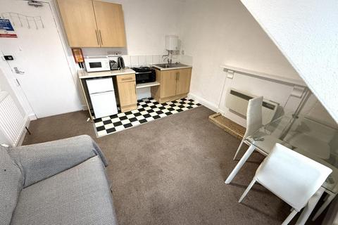 1 bedroom in a house share to rent, Roslin Terrace, City Centre, Aberdeen, AB24