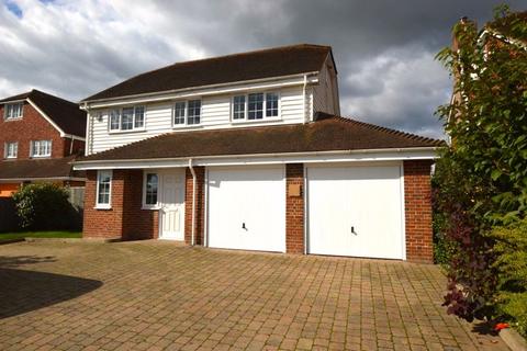 5 bedroom detached house to rent, 5 Bedroom 3 Bathroom Detached House, Hale Street, Tonbridge