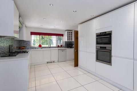 5 bedroom detached house for sale, Beacon Road, Crowborough