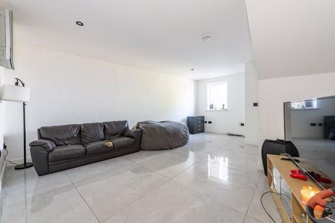 1 bedroom flat for sale, The Broadway, Crowborough