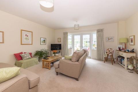 1 Coombe Edge, Crowborough, TN6 2GS
