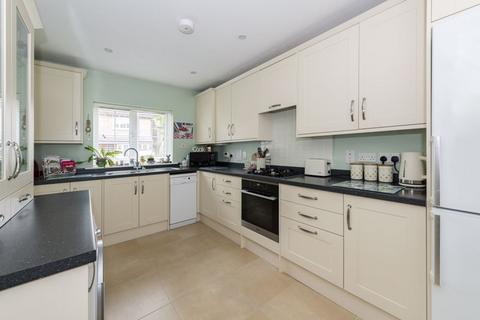 1 Coombe Edge, Crowborough, TN6 2GS