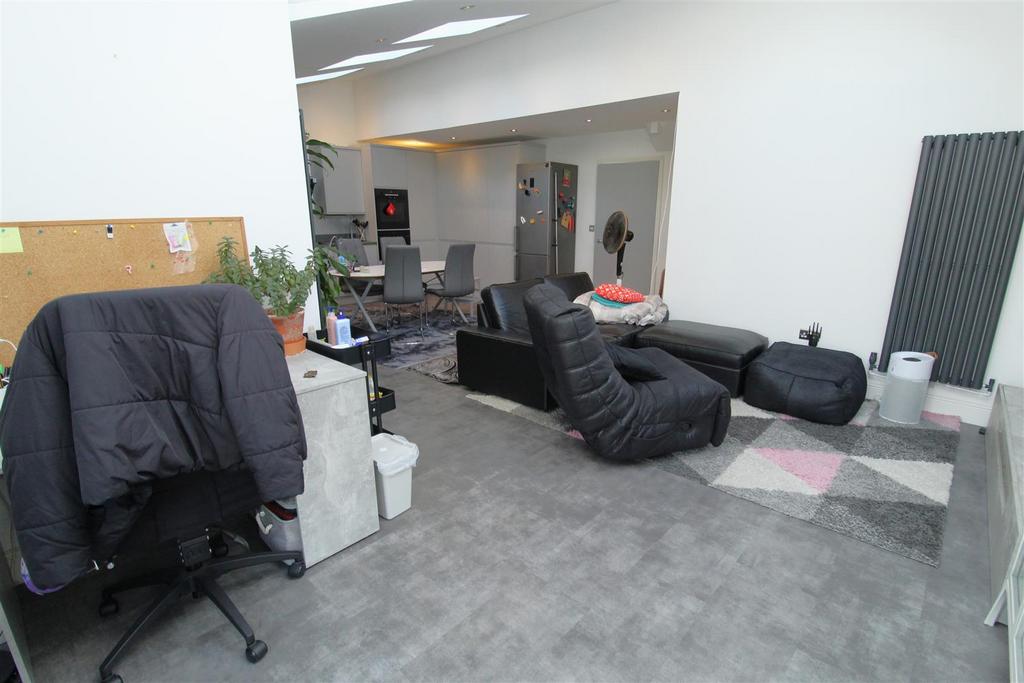 Lounge1.JPG