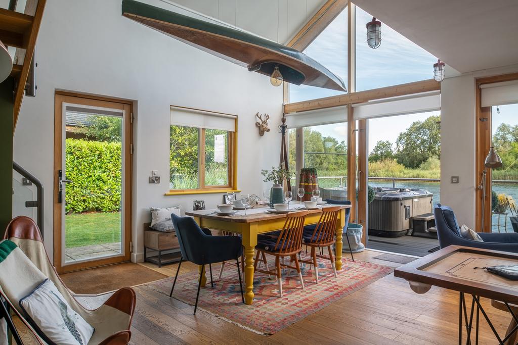 Waters Edge, Cerney Wick 3 bed semidetached house for sale £650,000