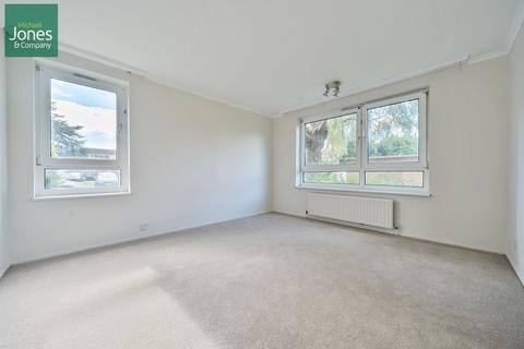 2 bedroom flat to rent, Pevensey Garden, Worthing, West Sussex, BN11