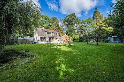 3 bedroom detached house for sale, Bath Road, Knowl Hill, Reading