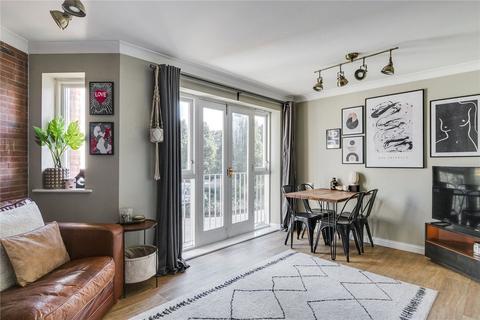 2 bedroom apartment for sale, GUIDE £400,000-£425,000 Shalbourne Square, London E9