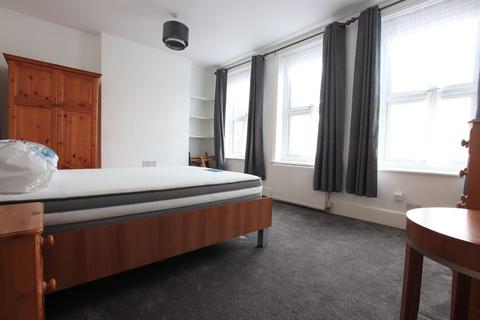 2 bedroom flat to rent, Green Lanes, London N13