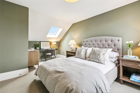 20 Whitehall Gardens, London, W3 9RD