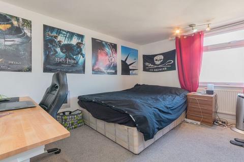 4 bedroom apartment to rent, NW2