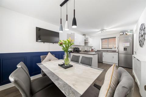18 Fairfax Way, Rushwick, Worcester, WR2 5TZ