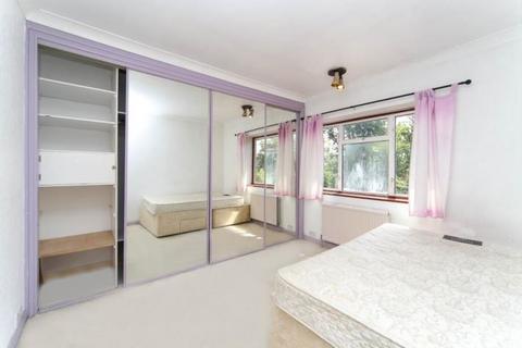 3 bedroom house to rent, Tudor Drive, Morden SM4