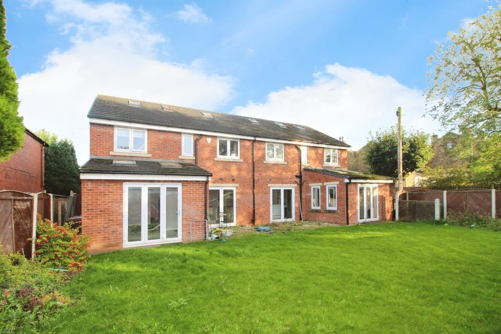 Street Lane, Morley LS27 4 bed semidetached house for sale £499,950