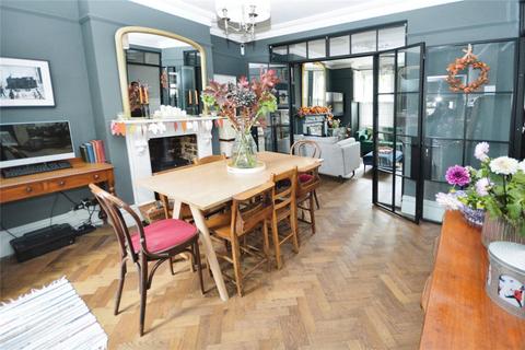 31 Colonial Avenue, Twickenham, TW2 7EE