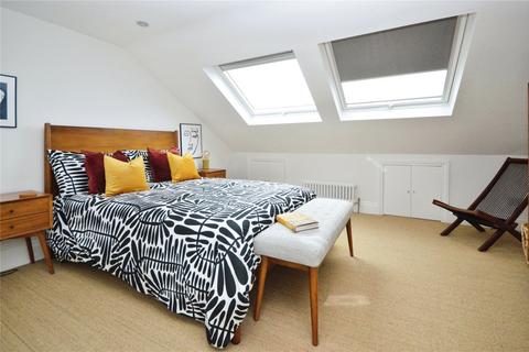 31 Colonial Avenue, Twickenham, TW2 7EE