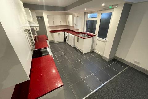 6 bedroom house share to rent, Birmingham B29