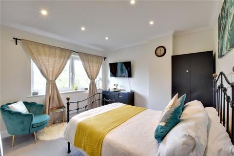 2 bedroom ground floor flat for sale, Lawnside, Blackheath, London, SE3